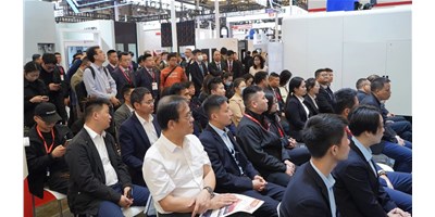 创世纪集团CCMT2024新品颁布会盛大开幕，高端五轴机床引领行业创新潮水